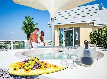 Hotel Colombo Lido di Jesolo Bagian luar foto
