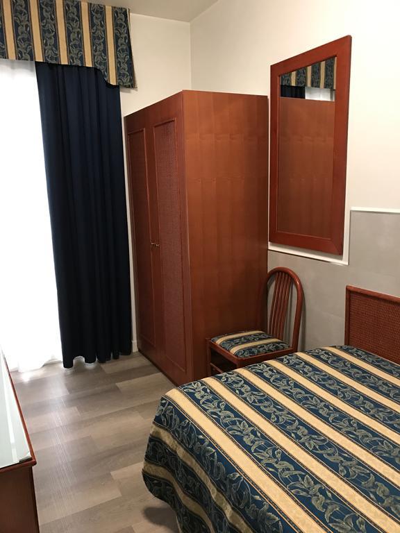 Hotel Colombo Lido di Jesolo Bagian luar foto