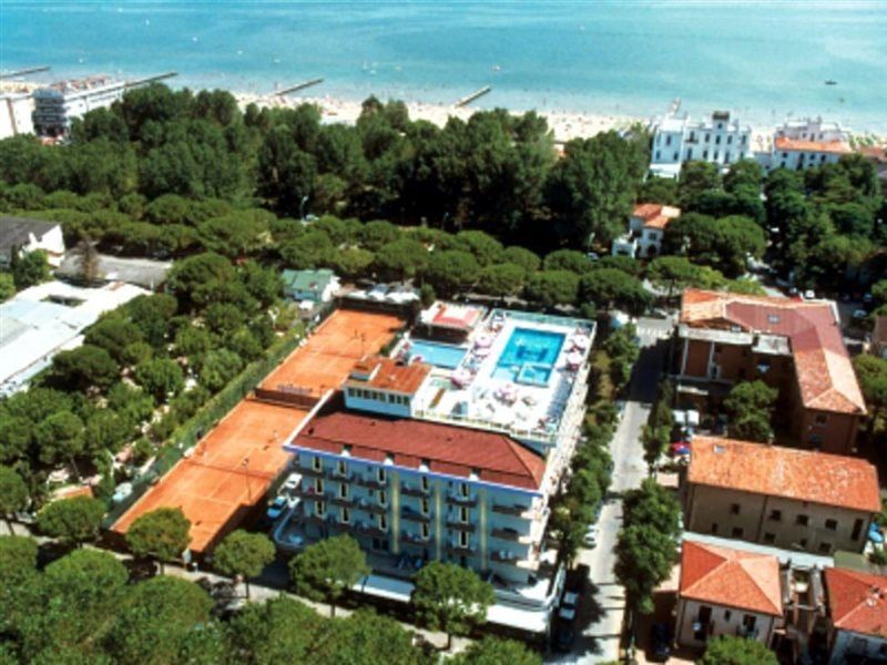 Hotel Colombo Lido di Jesolo Bagian luar foto