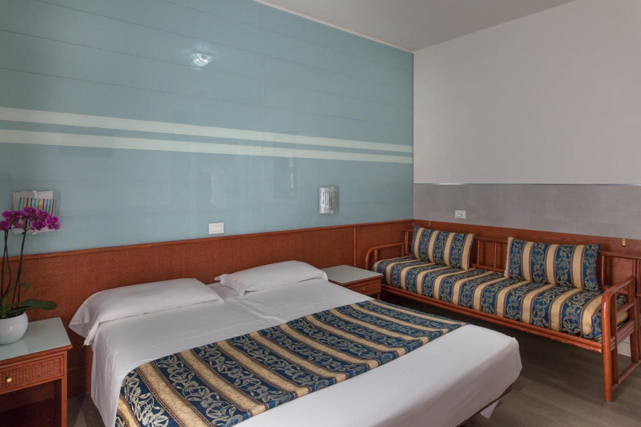 Hotel Colombo Lido di Jesolo Bagian luar foto