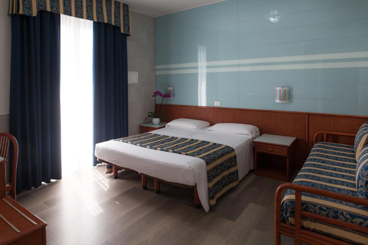 Hotel Colombo Lido di Jesolo Bagian luar foto